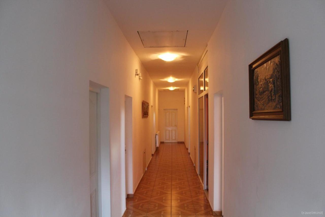 ゲオルゲニ Szasz&Szasz Panzio Bed & Breakfast エクステリア 写真