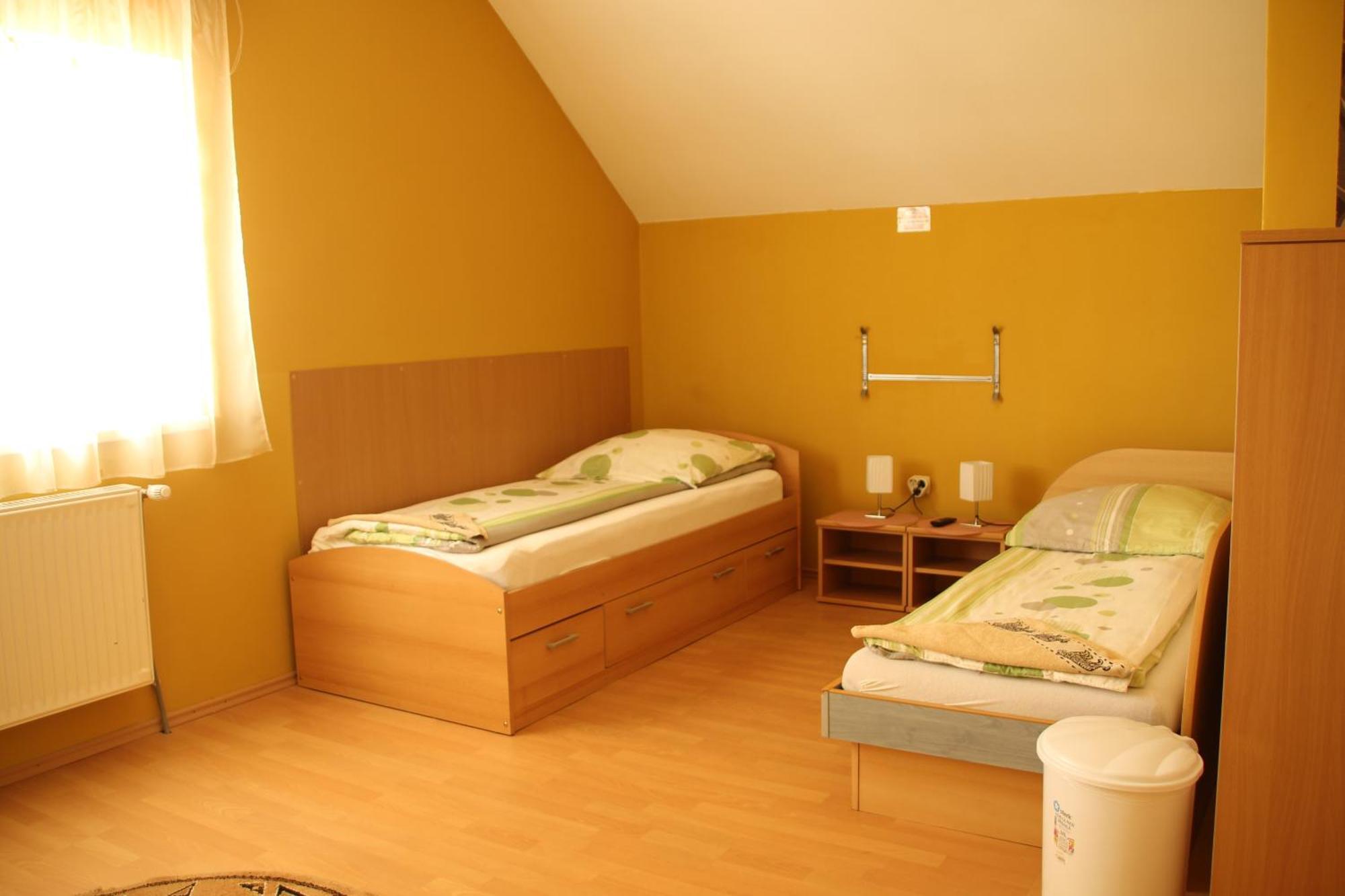 ゲオルゲニ Szasz&Szasz Panzio Bed & Breakfast エクステリア 写真